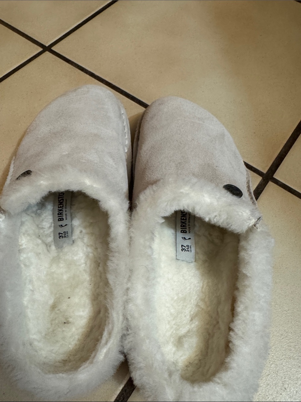 Birkenstock Cream with genuine Shearling Slippers - Picture 3 of 6